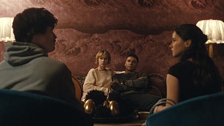 Οι 6 τηλεοπτικές σειρές του Απριλίου που αξίζει να προγραμματίσεις