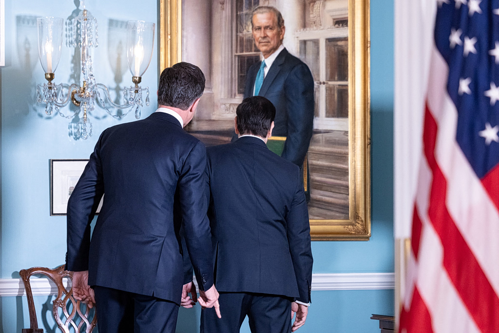 Τι περιλαμβάνει το σχέδιο τιμωρίας του Τραμπ στο ΝΑΤΟ – Η μετακίνηση των στρατευμάτων, οι πρόθυμοι σύμμαχοι