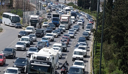 Πάσχα: Μεγάλη κίνηση στους δρόμους – Κορυφώνεται η έξοδος των εκδρομέων