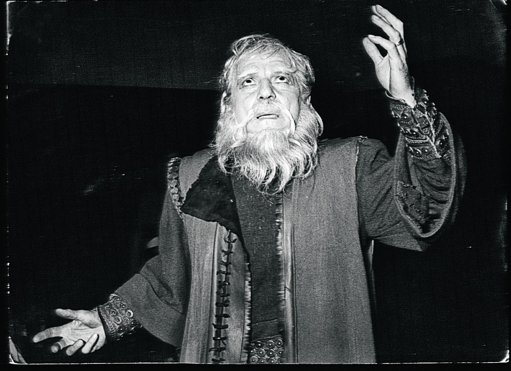 Ο Μινωτής όπως δεν τον ξέραμε: Πώς ο θρύλος του θεάτρου έκανε την τραγωδία σπίτι του;