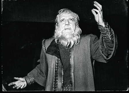 Ο Μινωτής όπως δεν τον ξέραμε: Πώς ο θρύλος του θεάτρου έκανε την τραγωδία σπίτι του;