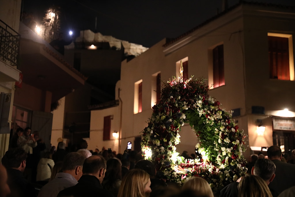 Σε κλίμα κατάνυξης η Ακολουθία και η Περιφορά του Επιταφίου