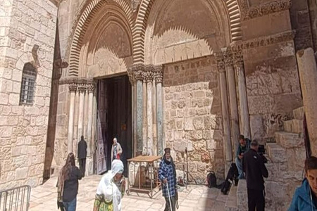 Συγκίνηση στον Πανάγιο Τάφο στην Ιερουσαλήμ