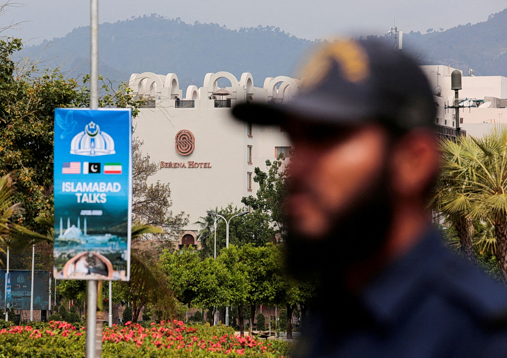 Μέση Ανατολή: Διπλωματικό θρίλερ στο Ισλαμαμπάντ – ΗΠΑ και Ιράν στο ίδιο τραπέζι μετά από μισό αιώνα