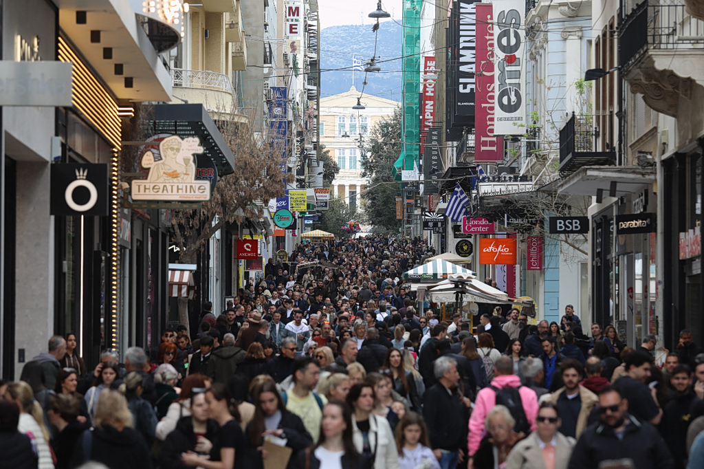 Μεγάλο Σάββατο: Ποιες ώρες είναι ανοιχτά τα καταστήματα και τα σούπερ μάρκετ