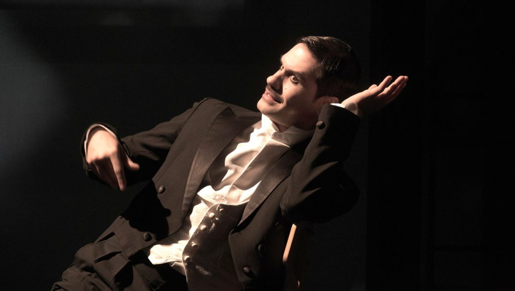 «Εκείνος που έκλεψε τη μέρα και πλήρωσε τη νύχτα» – Ανθρωπος χωρίς ιδιότητες