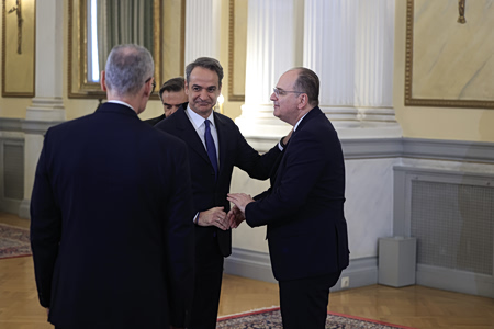 Όλα καλά με τον κ. Λαζαρίδη;