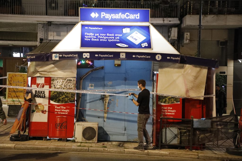 Εξάρχεια: Ανθρωποκυνηγητό για τους δράστες της αιματηρής απόπειρας ληστείας – Η «μάχη» του 50χρονου