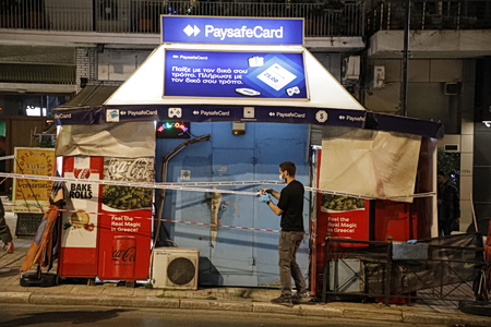 Εξάρχεια: Ανθρωποκυνηγητό για τους δράστες της αιματηρής απόπειρας ληστείας – Η «μάχη» του 50χρονου