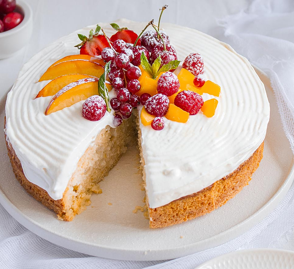 Ζουμερό γλυκό ψυγείου με φρούτα εποχής