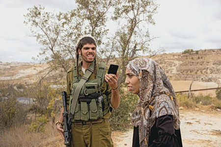 «Κακοποίηση»: Έντονες αντιδράσεις στο Ισραήλ για το εξώφυλλο του L’Espresso – Τι δηλώνει ο ιταλός φωτογράφος