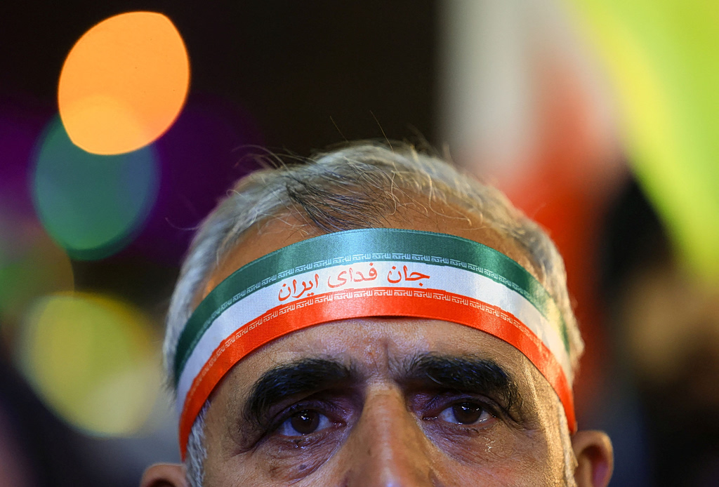 5 το πρωί: Διαπραγματεύσεις με «αγκάθια» για ΗΠΑ, Ιράν – Αγωνία για τον Γιώργο Μυλωνάκη – Κόντρα στη Βουλή για το Κράτος Δικαίου