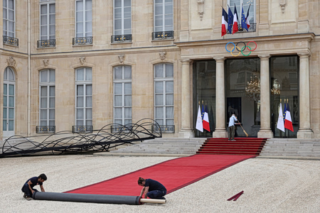 Γαλλία: Έναν χρόνο πριν τις προεδρικές εκλογές – Βαθιά επιθυμία για αλλαγή της κοινωνίας