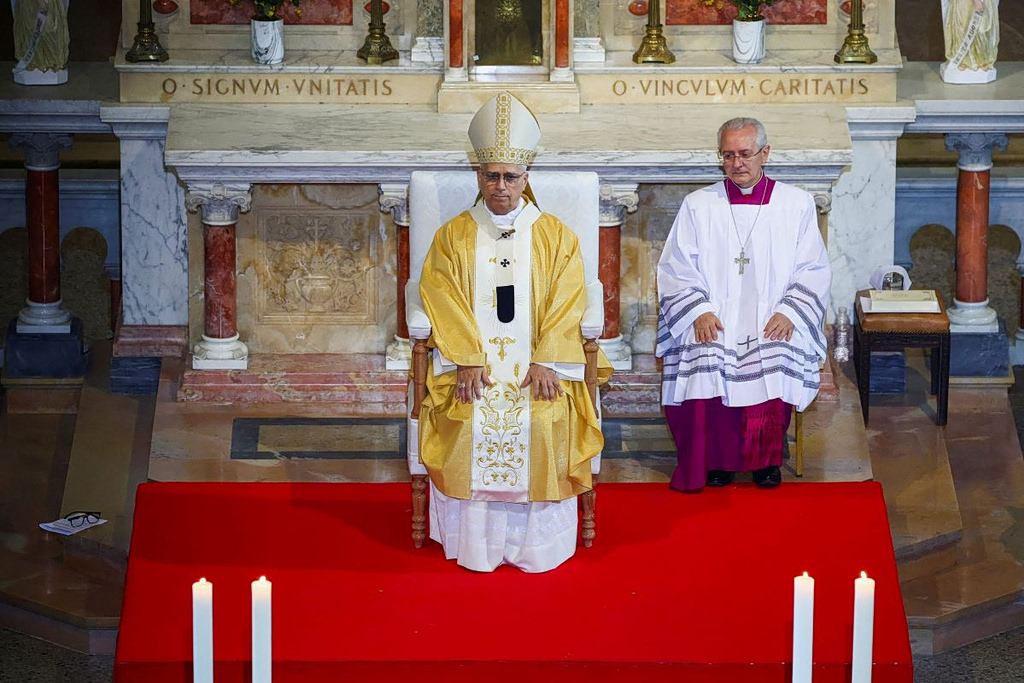 Γιατί ο Πάπας Λέων αποτελεί τόσο δύσκολο αντίπαλο για τον Τραμπ