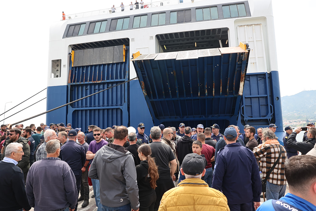 Λέσβος: Κλειστό το λιμάνι, απόγνωση για τον αφθώδη πυρετό, στα όρια της η τοπική οικονομία