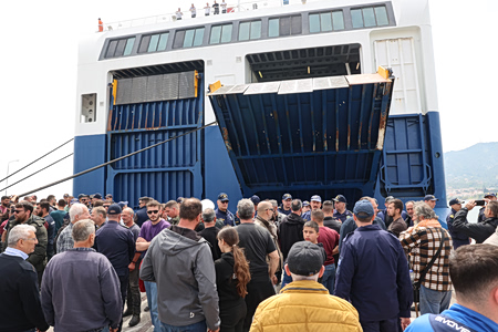 Λέσβος: Κλειστό το λιμάνι, απόγνωση για τον αφθώδη πυρετό, στα όρια της η τοπική οικονομία