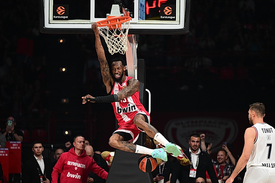 Ολυμπιακός – Αρμάνι Μιλάνο 85-76: Πρώτοι στην κανονική περίοδο οι «ερυθρόλευκοι»