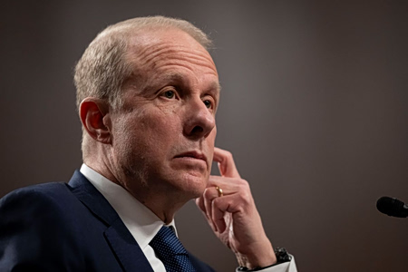 Μεγιστάνας του private equity επιχειρεί τη μεγαλύτερη «εξαγορά» της καριέρας του: το Πεντάγωνο