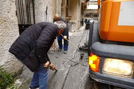 Κυψέλη: Γιατί γέμισαν οι δρόμοι με υγρό τσιμέντο, το μυστήριο του αθηναϊκού σχιστόλιθου