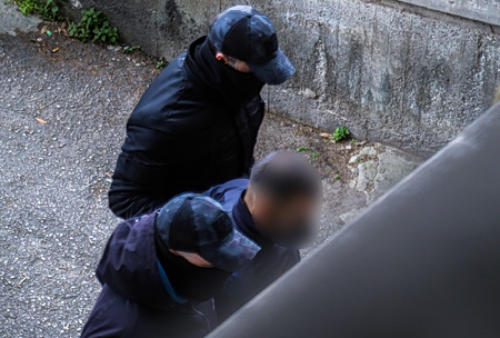 Κεφαλονιά: Οι κηλίδες αίματος που βρέθηκαν στο δωμάτιο και οι αντιφάσεις των συλληφθέντων