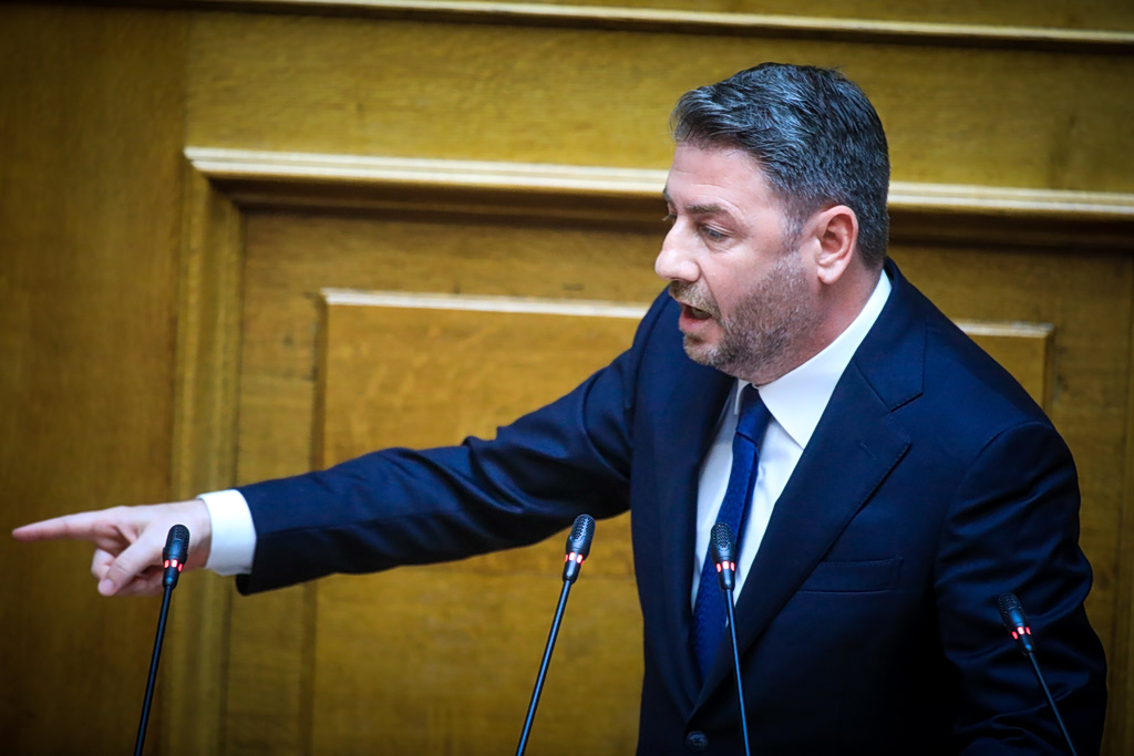 ΠαΣοΚ: Το παρασκήνιο και τα μηνύματα της συζήτησης για το κράτος Δικαίου