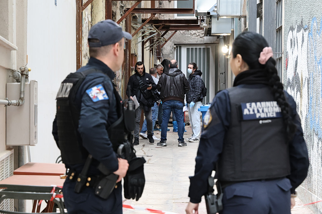 Αθήνα: Βίντεο ντοκουμέντο έχει καταγράψει τις τελευταίες στιγμές της 30χρονης πριν πέσει στο κενό