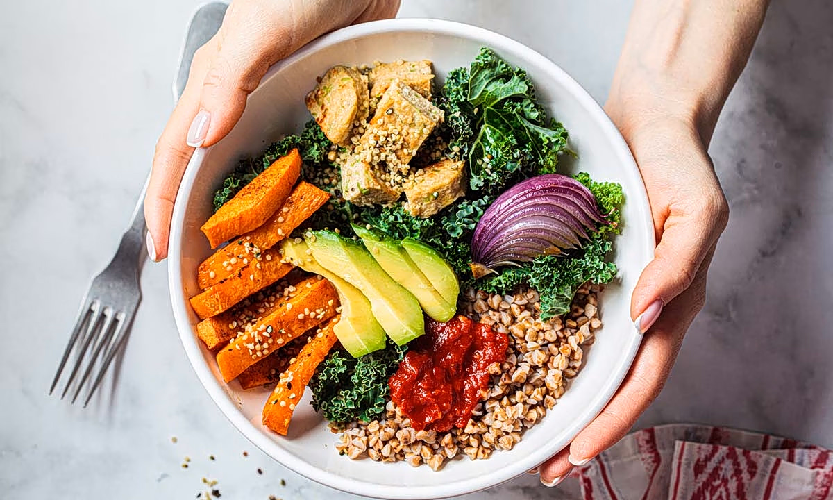 4+1 Διατροφικά tips για αποτοξίνωση μετά το Πάσχα