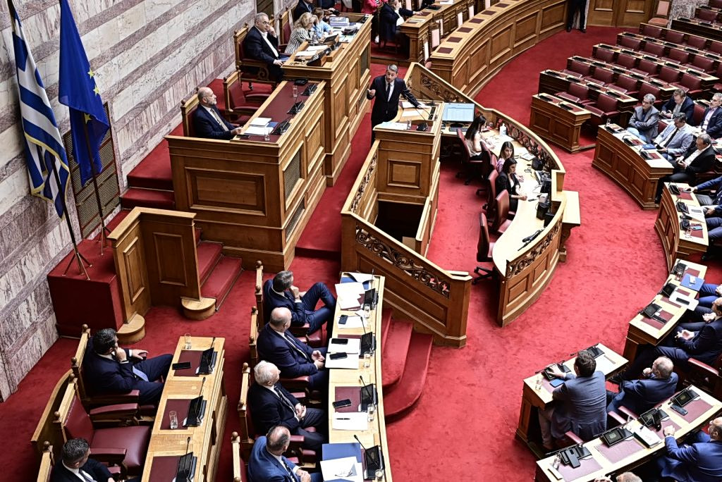 Η καθόλου απλή μέθοδος των τριών: Μητσοτάκης, Ανδρουλάκης, Τσίπρας στην τοξική αρένα των εκλογών