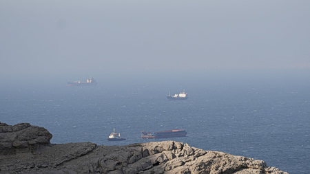 Πόλεμος νεύρων στη Μ. Ανατολή: «Μακριά από συμφωνία ΗΠΑ-Ιράν» – Το «κανόνι» των Στενών, το διπλωματικό αδιέξοδο
