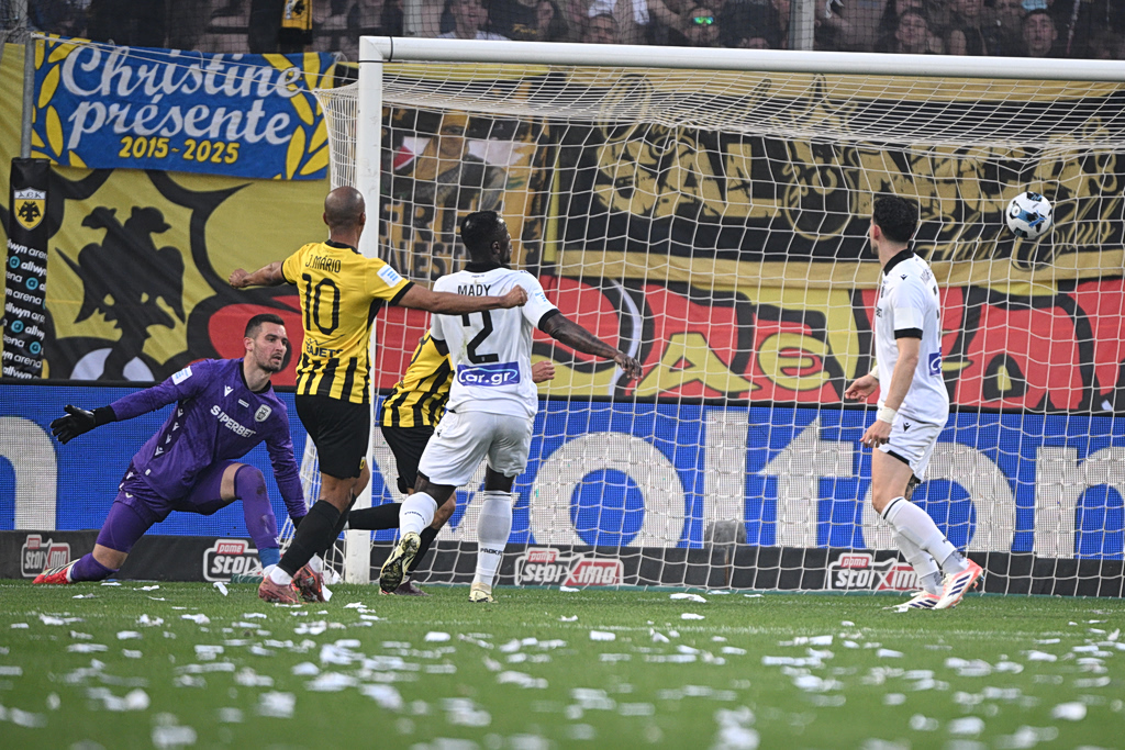 Super League: Η ΑΕΚ «πάτησε» τον ΠΑΟΚ και αγκαλιάζει τον τίτλο – Πάρτι στην OPAP Arena