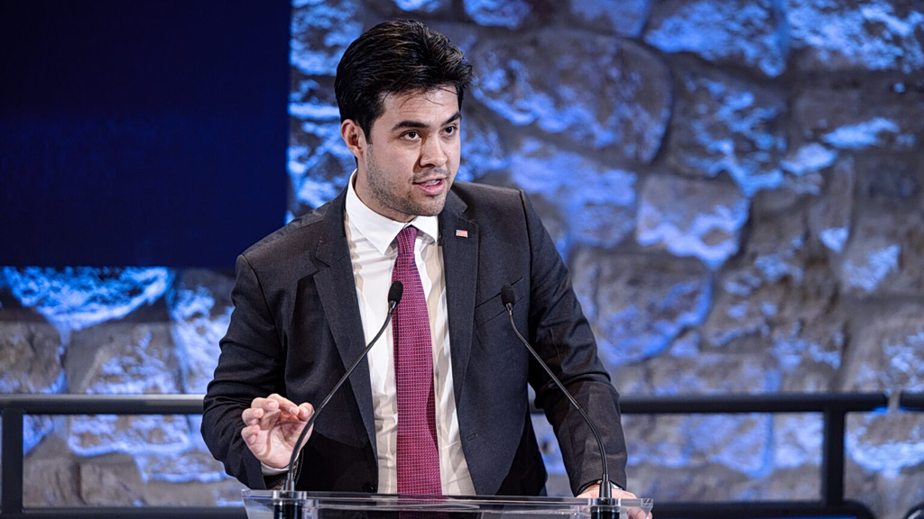 Σάμιουελ Σάμσον: Ο 27χρονος «ιεραπόστολος» του Τραμπ που φέρνει τον Θεό στην Ευρώπη