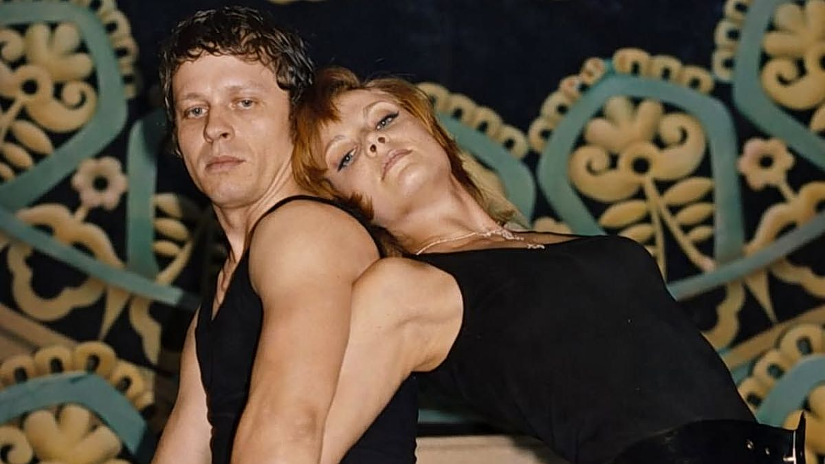 Βαγγέλης Σειληνός- Μαρία Ιωαννίδου: Ένα από τα πιο εντυπωσιακά ζευγάρια του ελληνικού θεάματος σε μια λήψη των 60s