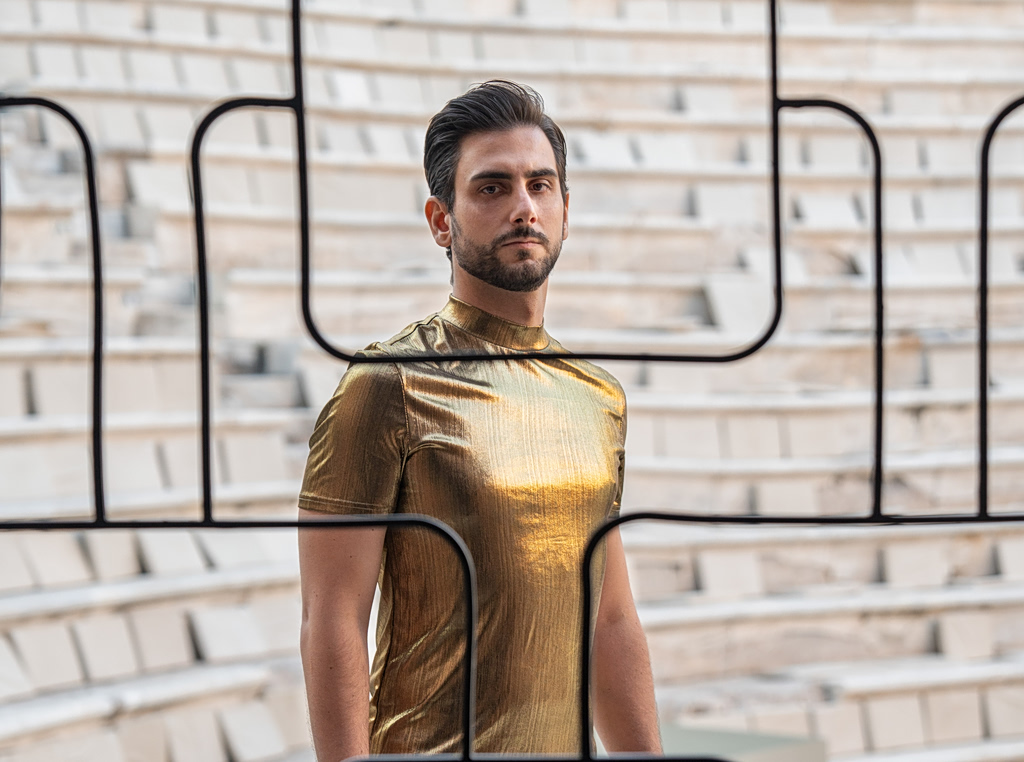 Τίμος Σιρλαντζής: «Κάθε φορά που τραγουδώ στην Ελλάδα αισθάνομαι μεγάλη συγκίνηση»