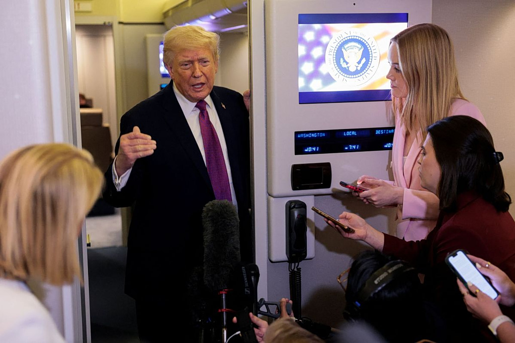 Ο Τραμπ κάνει τον σκληρό για τον πόλεμο, όμως στο παρασκήνιο παλεύει με τις φοβίες του