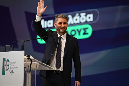 Τρεις παρεμβάσεις από το ΠαΣοΚ για να σταματήσει η ασυδοσία των τραπεζών