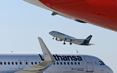 Lufthansa: Περικόπτει 20.000 καλοκαιρινές πτήσεις καθώς οι τιμές των καυσίμων εκτοξεύονται