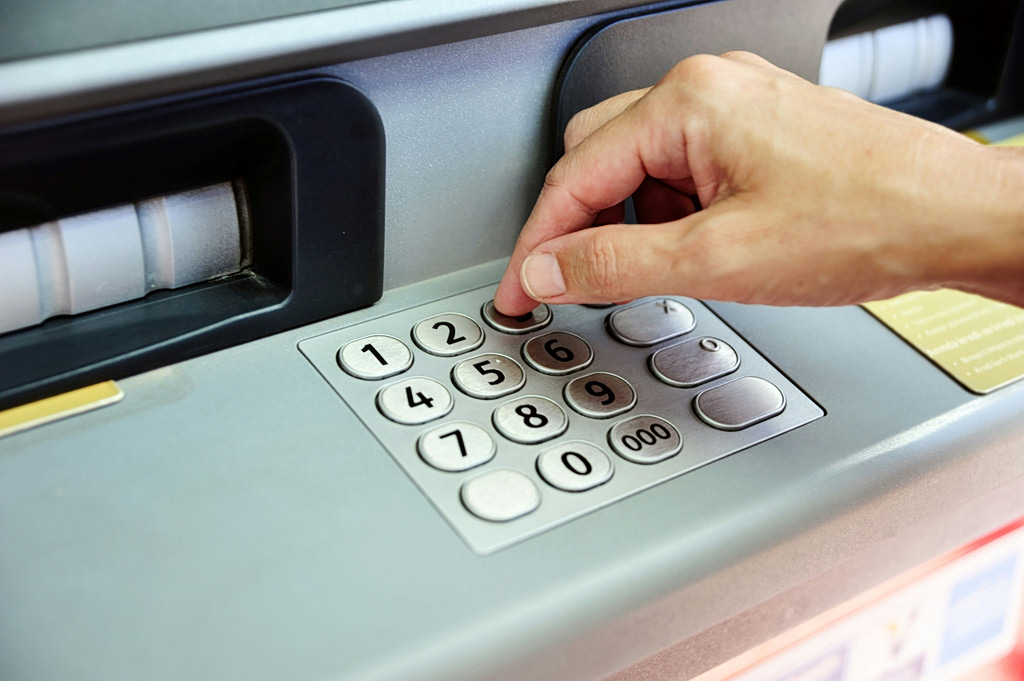 Τραπεζικοί λογαριασμοί: Πώς ξεμπλοκάρουν – Όσα πρέπει να γνωρίζετε