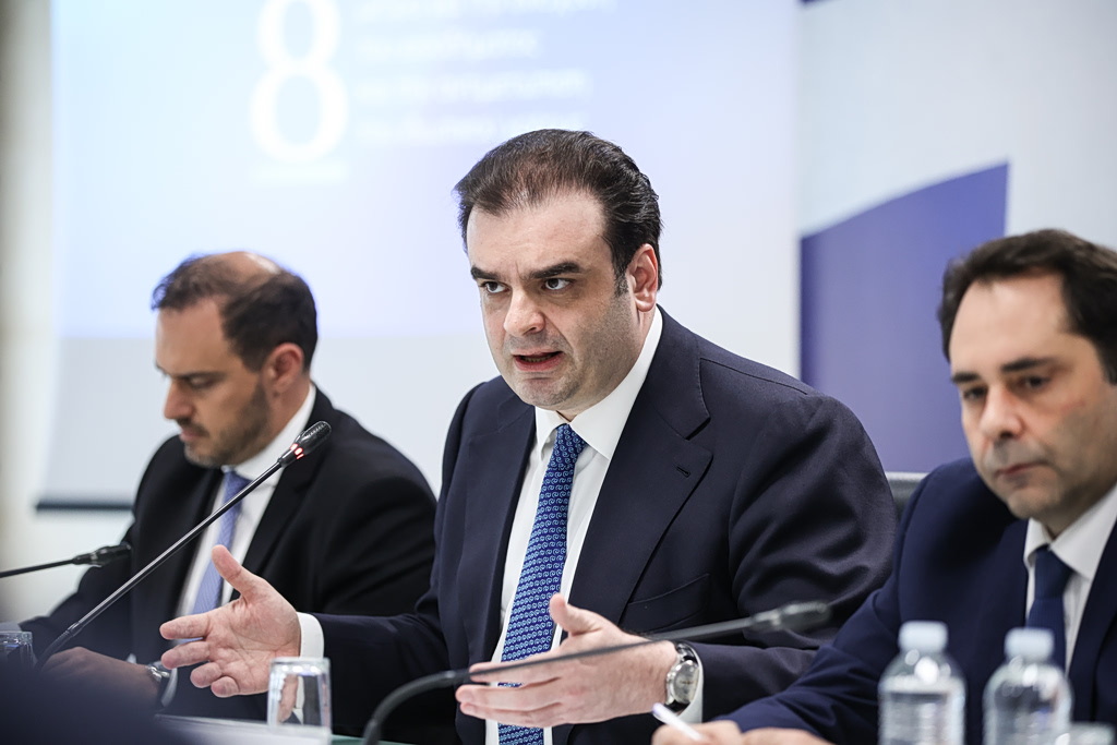 5 το πρωί: Νέο πακέτο μέτρων στήριξης – Αίρεται η ασυλία των 13 «γαλάζιων» – Τραγικό τέλος για τη 43χρονη στο Ηράκλειο