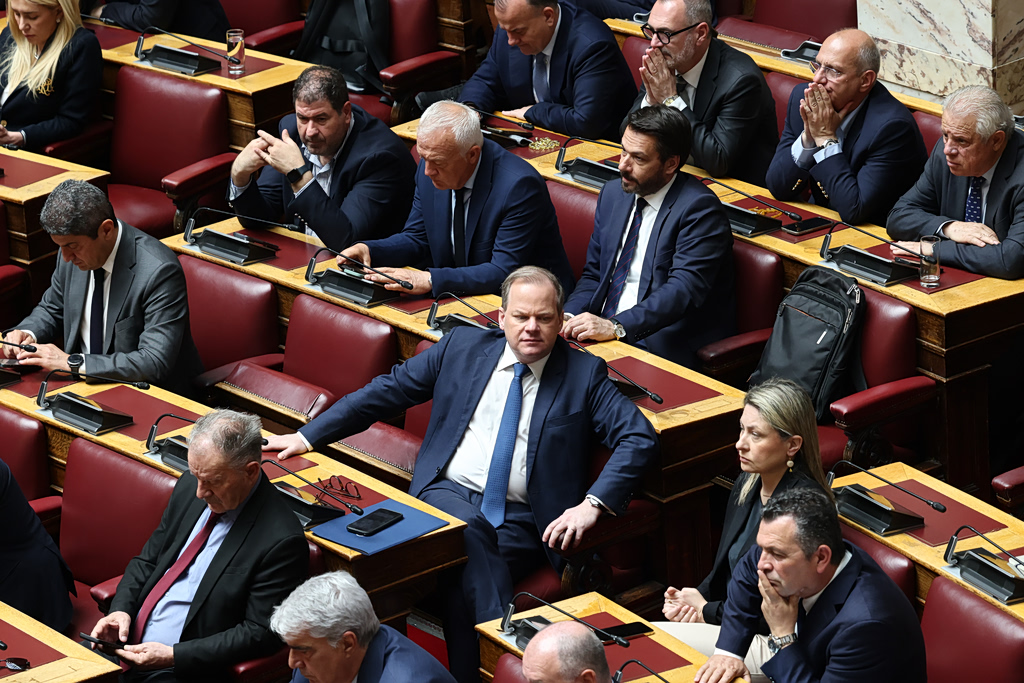 Η Βουλή αποφασίζει για τις άρσεις ασυλίας των 13 γαλάζιων για τον ΟΠΕΚΕΠΕ – Συνεχής ενημέρωση