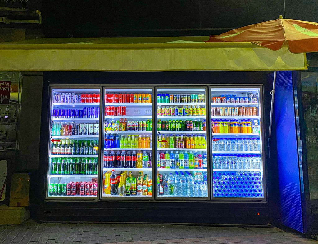 Πώς ο πόλεμος χτυπά την αγορά αναψυκτικών – Το προϊόν που εξαφανίζεται από τα ράφια