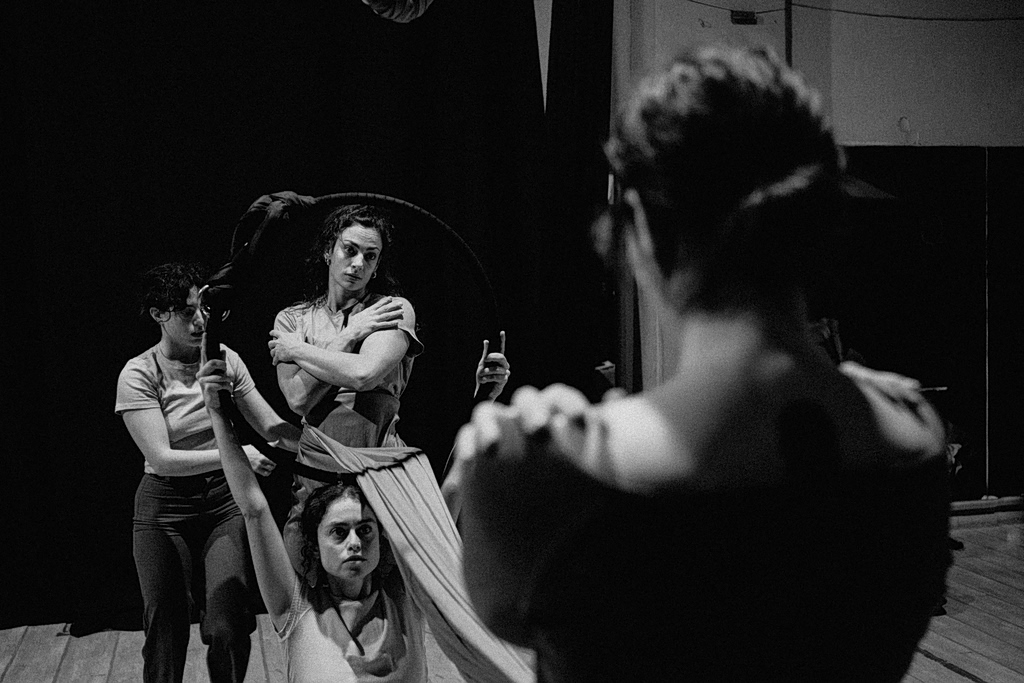 Π.Ε. 32 – ΘΥΤΑ: Η νέα παράσταση εναέριου χοροθεάτρου από την ομάδα Ex Statera