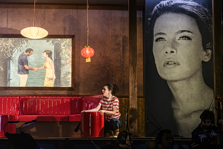 «Ας το δουν και στο θέατρο»: Όλα όσα είδαμε στην παράσταση «Τζένη Τζένη» από τον Νίκο Καραθάνο