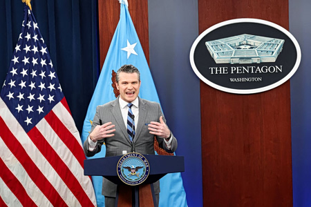 Επίδειξη ισχύος και θριαμβολογία από Χέγκσεθ σε ενημέρωση για Ιράν – Πιέσεις προς Ευρώπη