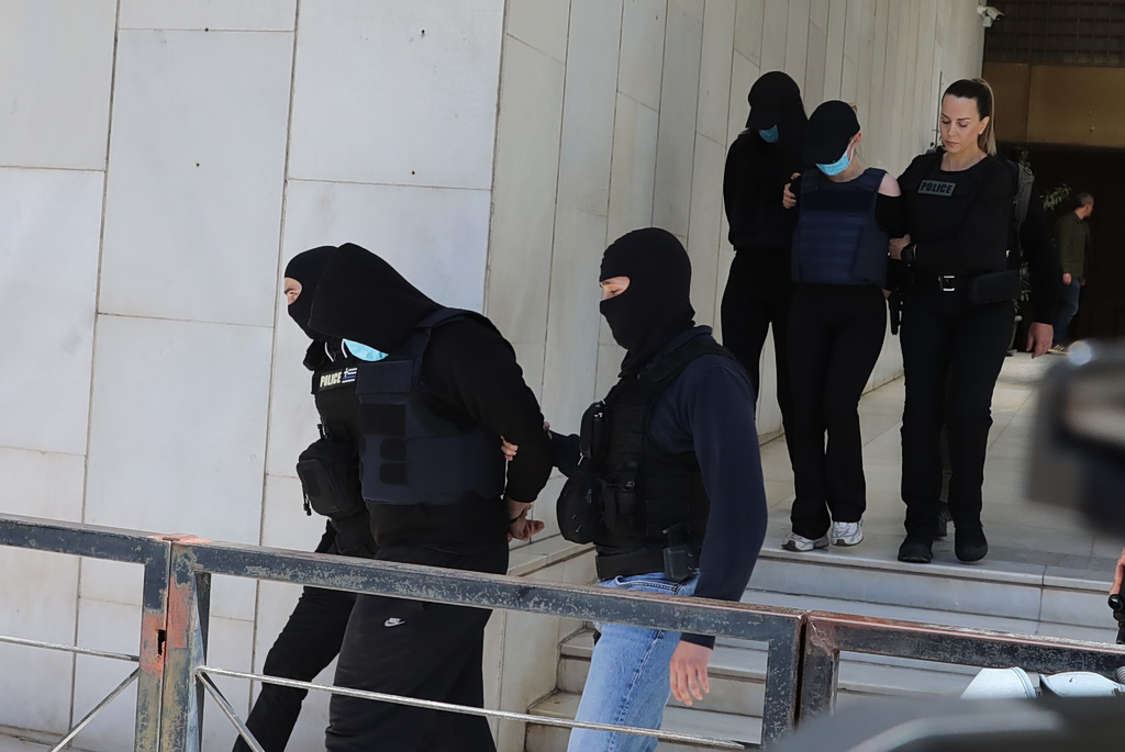 Άγιος Δημήτριος: Ελεύθεροι οι τρεις φίλοι του 20χρονου – Αναβλήθηκε για τη Δευτέρα η δίκη