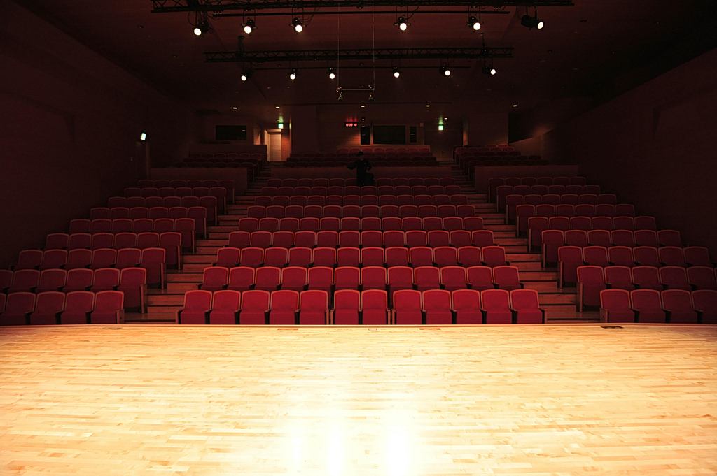 Από τον Ευριπίδη στο σύγχρονο θέατρο: Οι παραστάσεις που θα δούμε τον Μάιο