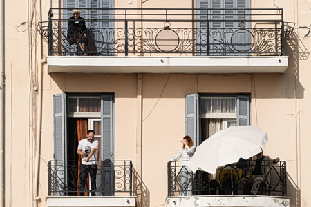 Ενοίκια «φωτιά»: Ή βρίσκω συγκάτοικο ή μένω άστεγος – Ιστορίες ανάγκης πίσω από κλειστές πόρτες