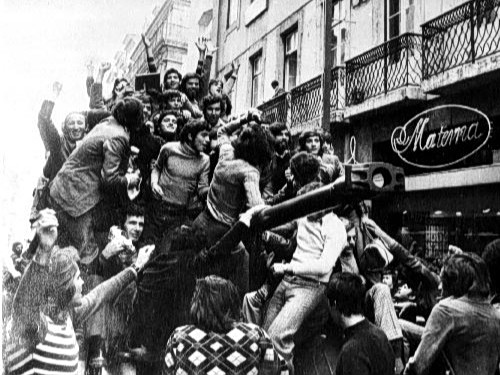 Η «άνοιξη» της Λισαβόνας που ανέτρεψε τη δικτατορία