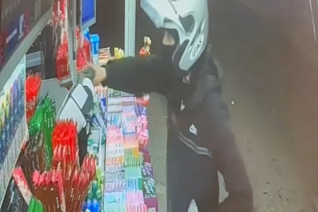 Ένοπλες ληστείες από συμμορία ανηλίκων στα Νότια Προάστια – Βίντεο από τη δράση τους