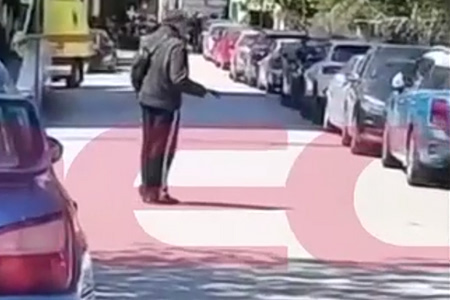 Άνδρας έβγαλε αεροβόλο όπλο έξω από το Γενικό Κρατικό Νίκαιας όντας σε κατάσταση πανικού