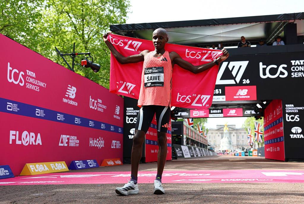 Μυθική επίδοση από τον Σεμπάστιαν Σάουε, «έσπασε» το φράγμα των δύο ωρών στον Μαραθώνιο